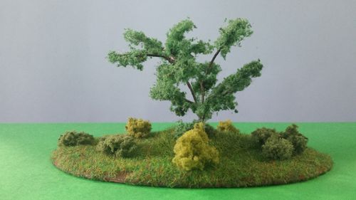 finished wooden base with one tree