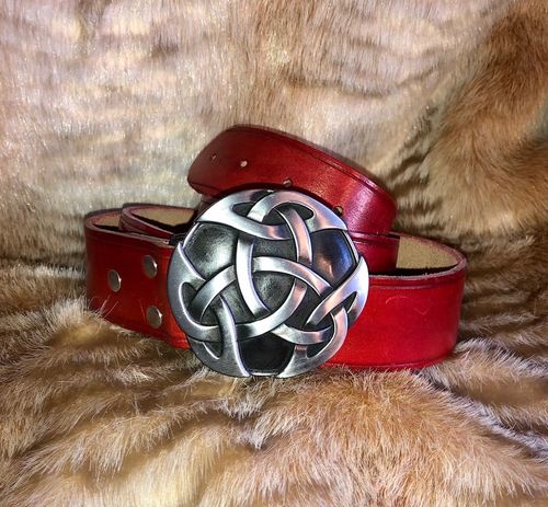 Leather belt with celtic buckle