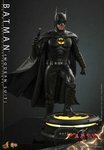 ⠀⠀PREORDINE - DC Hot Toys Batman 1989 Modern Suit Michael Keaton The Flash Movie Action Figure